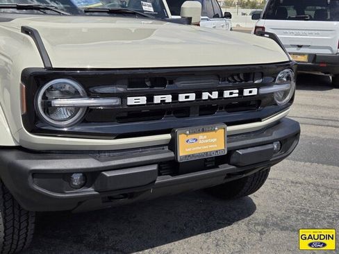 Certified 2025 Ford Bronco Outer Banks AWD/4WD image 2