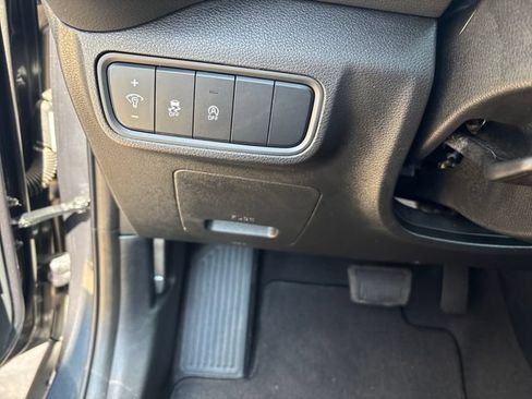 Used 2025 Kia Soul LX FWD image 37