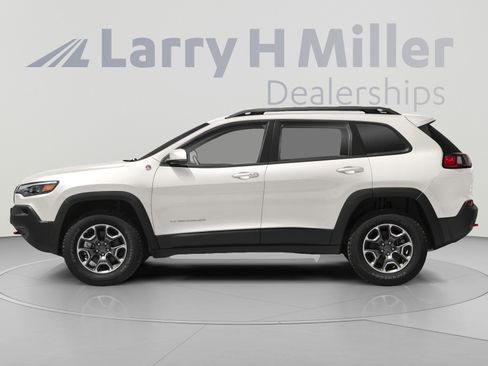 Used 2019 Jeep Cherokee Trailhawk w/ Cold Weather Group AWD/4WD image 4