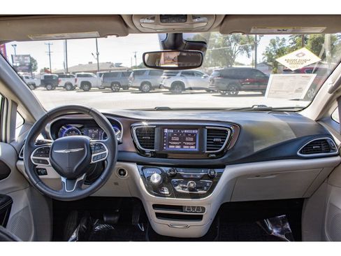 Used 2023 Chrysler Voyager LX FWD image 21