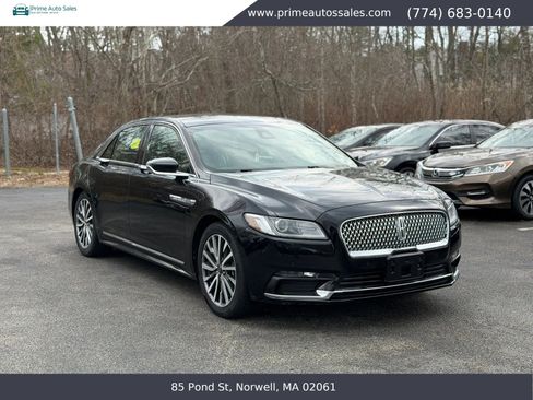 Used 2017 Lincoln Continental Select w/ Climate Package AWD/4WD image 3