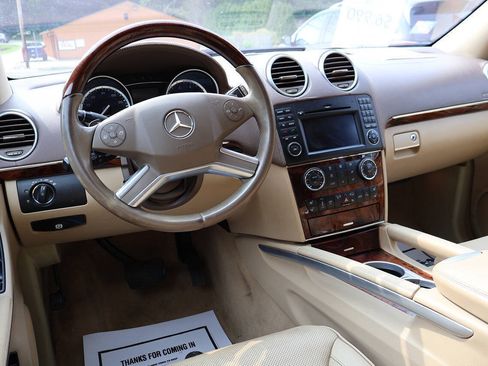 Used 2011 Mercedes-Benz GL 550 4MATIC image 22