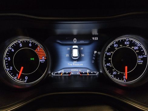 Used 2019 Jeep Cherokee Limited w/ Technology Group FWD image 23