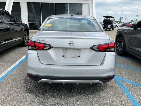 Used 2020 Nissan Versa S FWD image 5