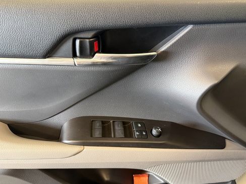 Used 2022 Toyota Camry SE image 19