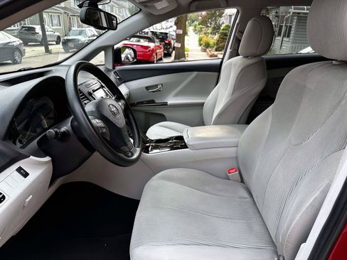Used 2010 Toyota Venza FWD image 13