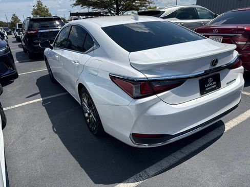 Used 2024 Lexus ES 300h Ultra Luxury w/ Accessory Package (Z2) FWD image 5