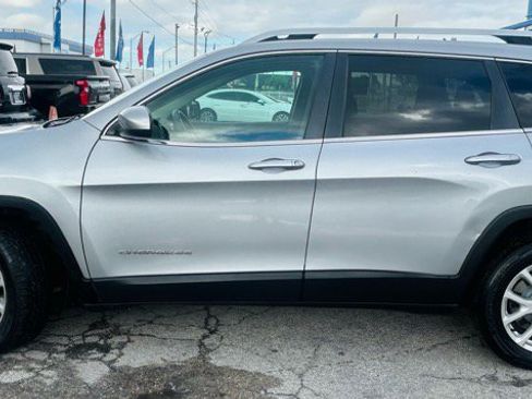 Used 2014 Jeep Cherokee Latitude image 2