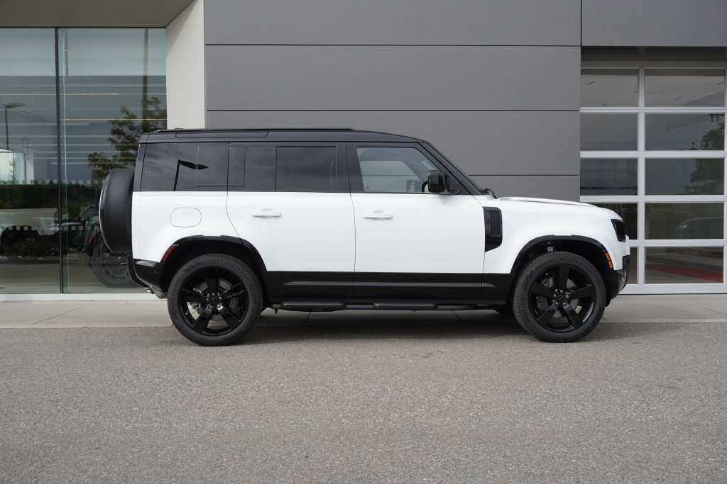 New 2026 Land Rover Defender 110 X-Dynamic SE AWD/4WD image 7