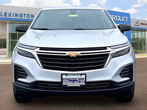 Used 2022 Chevrolet Equinox LS w/ LS Convenience Package image 3