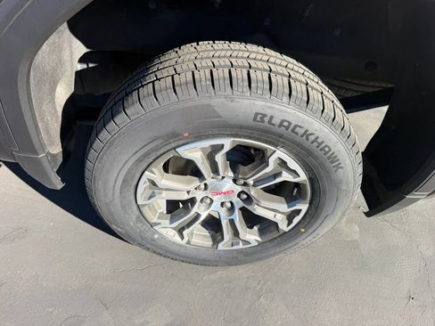 Used 2025 GMC Sierra 1500 SLT AWD/4WD image 31