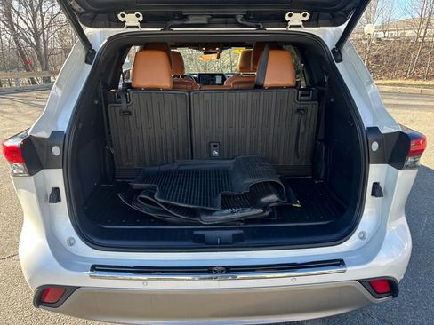 Used 2021 Toyota Highlander Platinum image 13