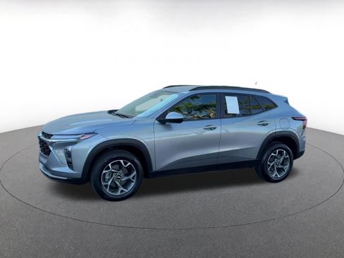 Used 2025 Chevrolet Trax LT image 8