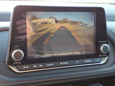 Used 2024 Nissan Rogue SV image 24