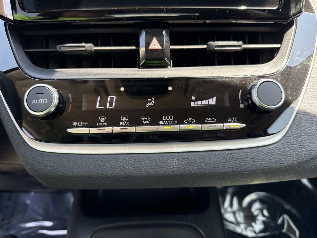 Used 2023 Toyota Corolla LE FWD image 28