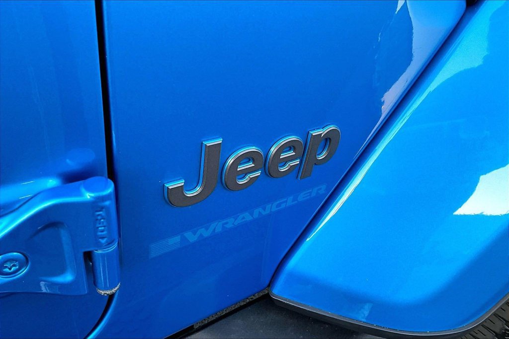 Used 2023 Jeep Wrangler Unlimited Sahara AWD/4WD image 30