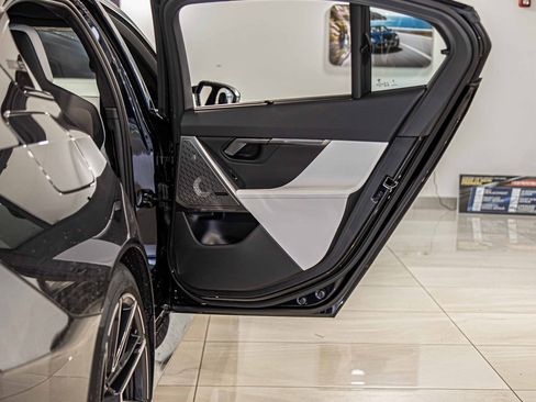 Used 2025 BMW M5 w/ Carbon Package image 39