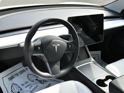 Used 2021 Tesla Model 3 Standard Range Plus image 14