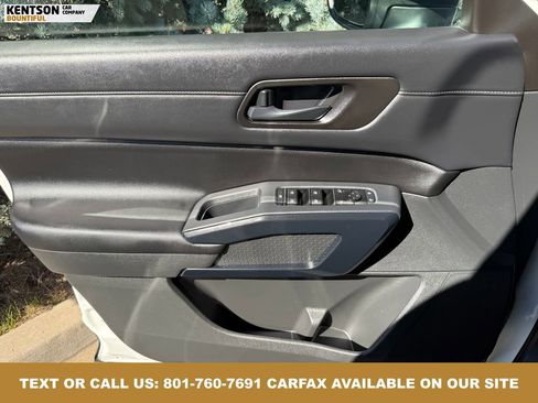 Used 2024 Nissan Pathfinder S image 19