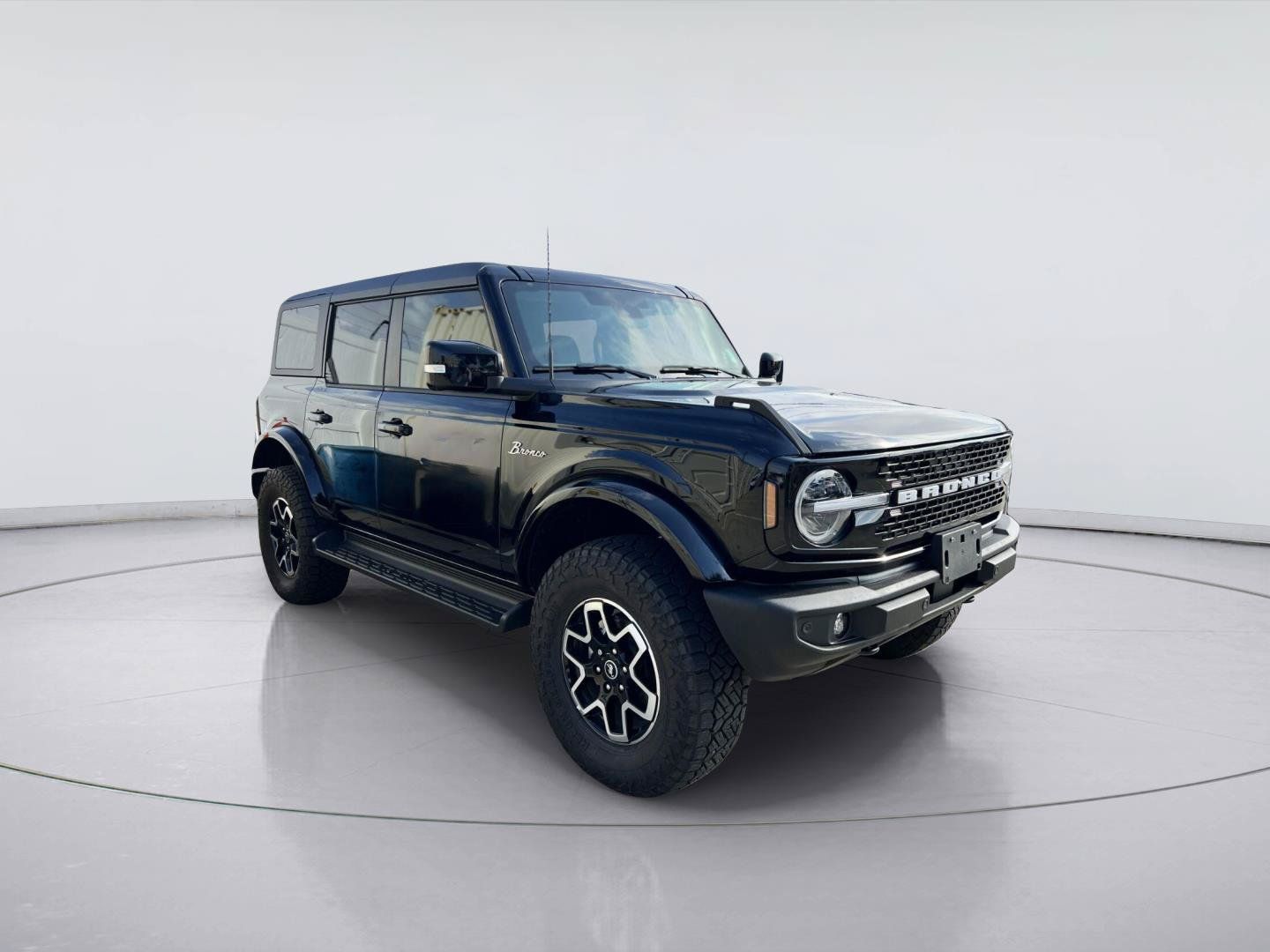 Used 2025 Ford Bronco Outer Banks AWD/4WD image 1