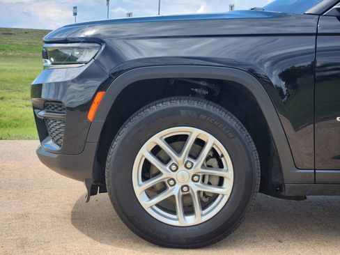 Used 2025 Jeep Grand Cherokee Laredo X RWD image 13