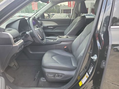 Used 2025 Toyota Grand Highlander AWD image 15
