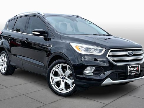 Used 2019 Ford Escape Titanium image 2