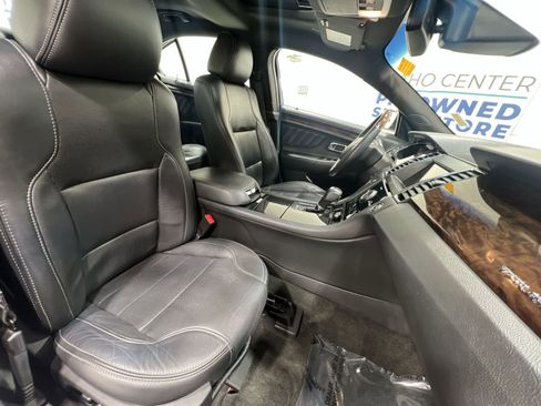 Used 2018 Ford Taurus Limited image 25