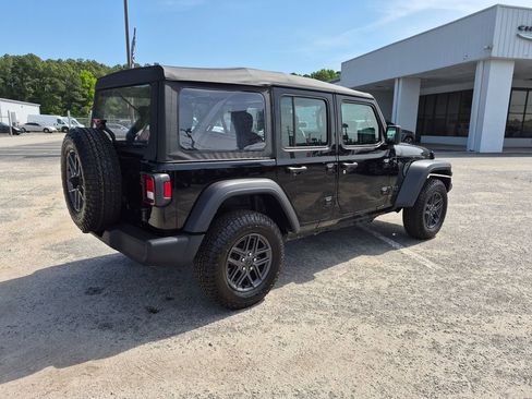 Used 2022 Jeep Wrangler Unlimited Sport AWD/4WD image 3