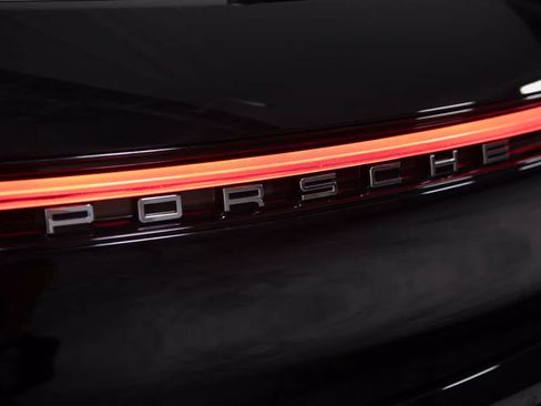 Certified 2026 Porsche Macan AWD/4WD image 18