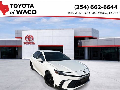 Used 2025 Toyota Camry SE w/ Convenience Package FWD image 1