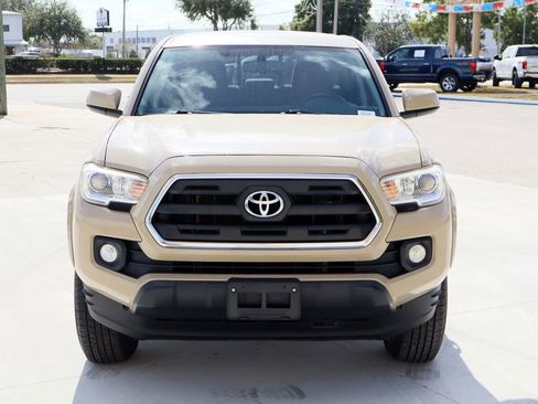 Used 2016 Toyota Tacoma SR5 image 3