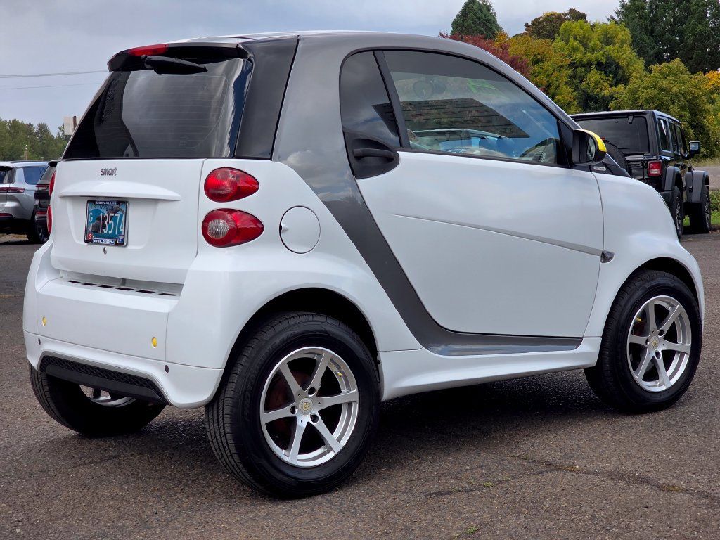 Used 2014 smart fortwo passion RWD image 26