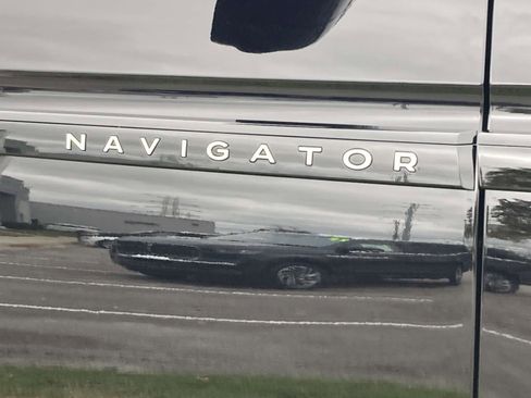 New 2025 Lincoln Navigator L Black Label AWD/4WD image 18