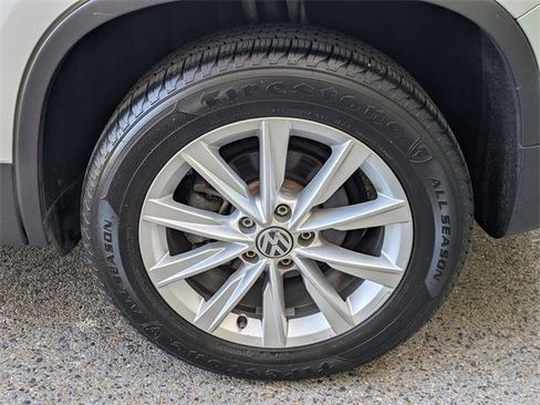 Used 2018 Volkswagen Tiguan Limited w/ Premium Package image 29