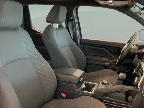 Certified 2025 Toyota Tacoma SR5 AWD/4WD image 27