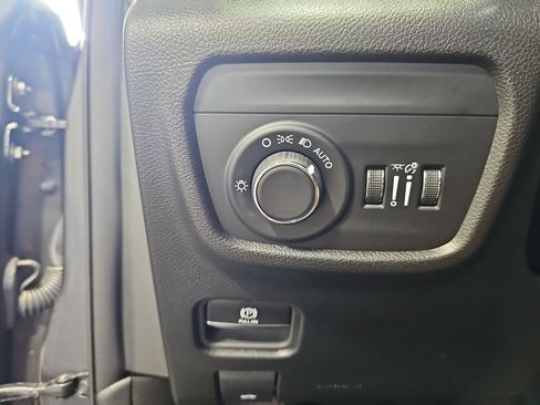 Used 2023 Jeep Grand Cherokee Laredo X AWD/4WD image 25