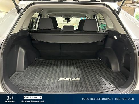 Used 2025 Toyota RAV4 XLE AWD/4WD image 28