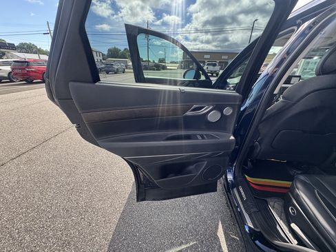 Used 2022 Genesis GV80 2.5T w/ Prestige Package 04 AWD/4WD image 7