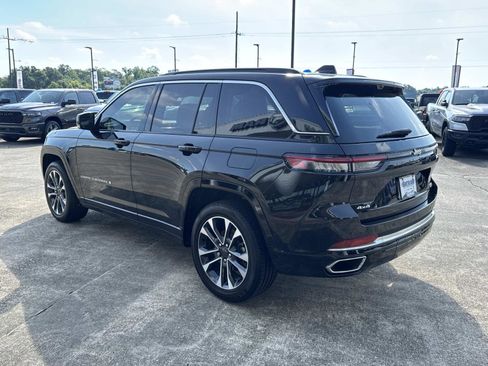 Used 2025 Jeep Grand Cherokee Overland w/ Luxury Tech Group IV AWD/4WD image 5