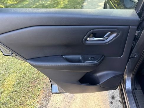 Used 2024 Nissan Rogue SV FWD image 27