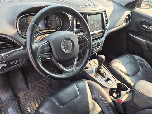 Used 2019 Jeep Cherokee Limited w/ Technology Group AWD/4WD image 12