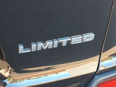 Used 2019 Jeep Cherokee Limited image 35