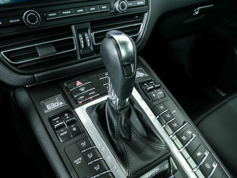 Certified 2021 Porsche Macan S AWD/4WD image 19