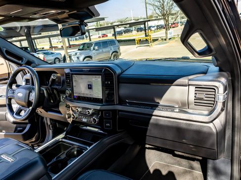 Used 2025 Ford F450 Platinum image 18