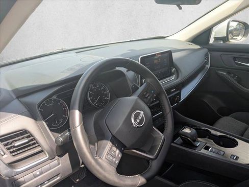 Used 2025 Nissan Rogue SV image 10