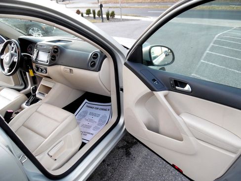 Used 2012 Volkswagen Tiguan SE image 20
