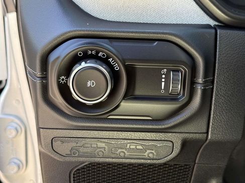 Used 2024 Jeep Wrangler Unlimited Sahara AWD/4WD image 26
