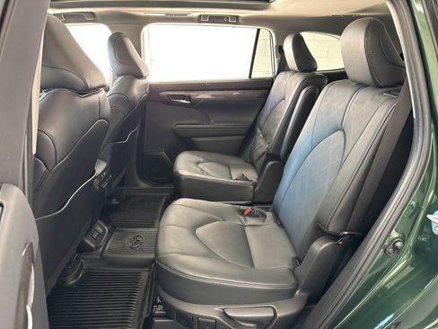 Used 2024 Toyota Highlander Platinum image 39