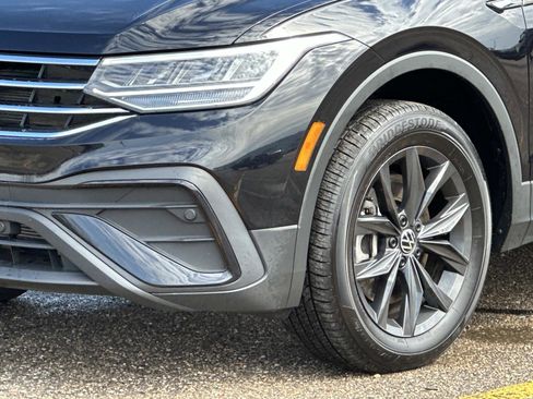 Used 2024 Volkswagen Tiguan SE image 8